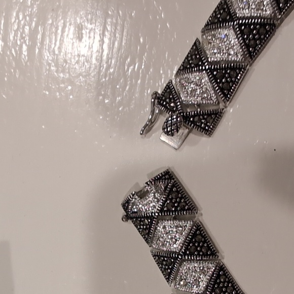 BRAND NEW Crystal Silver Plated Necklace - Picture 5 of 5